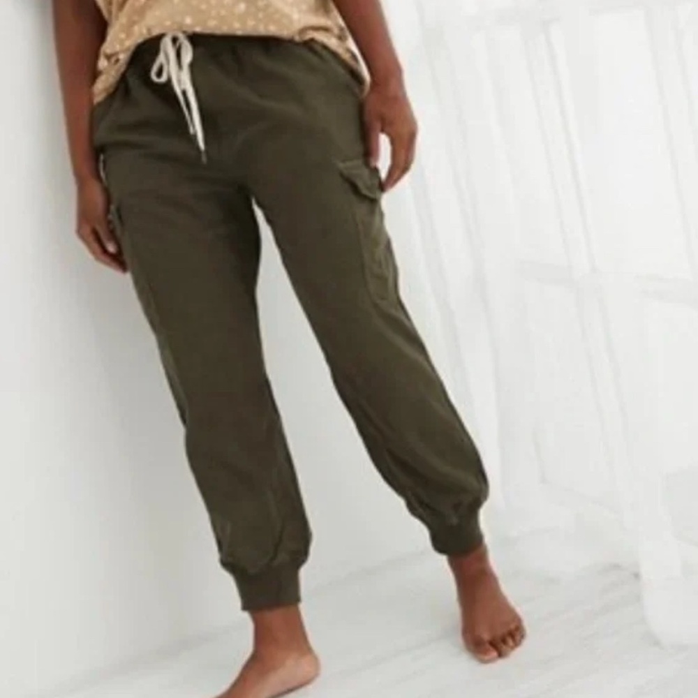 NWT aerie cargo joggers size XS